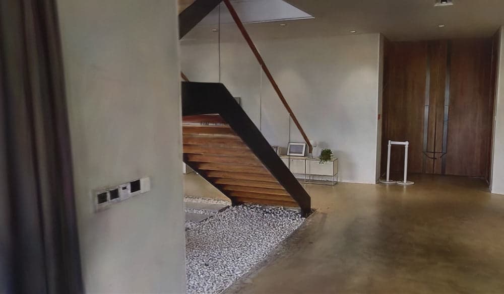 Immersive Villa interior tour created using high-fidelity Gaussian Splatting and 3DMakerpro Raven scanner.